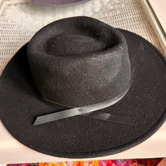 3 wool hat bundle universal thread - Picture 6 of 11